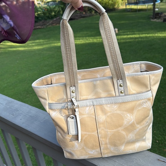 Coach Scribble Signature C Tote (w/hang tag)(EUC) - Picture 1 of 16